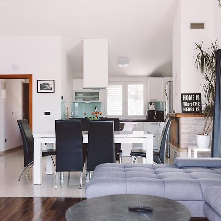 Accommodation Triton Λάστοβο Εξωτερικό φωτογραφία